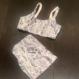 ALO Yoga Snake Print Sports Bra Set - Black and White